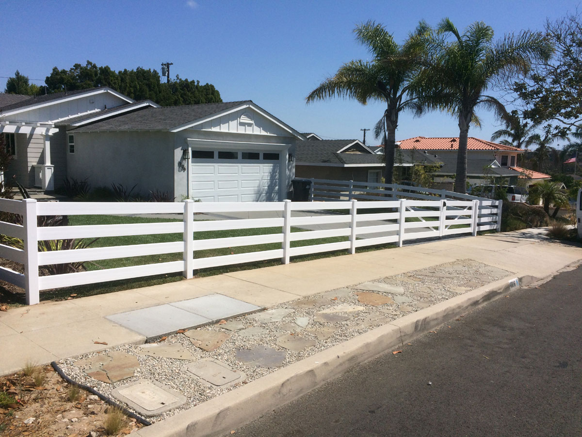 vinyl fencing cost per foot