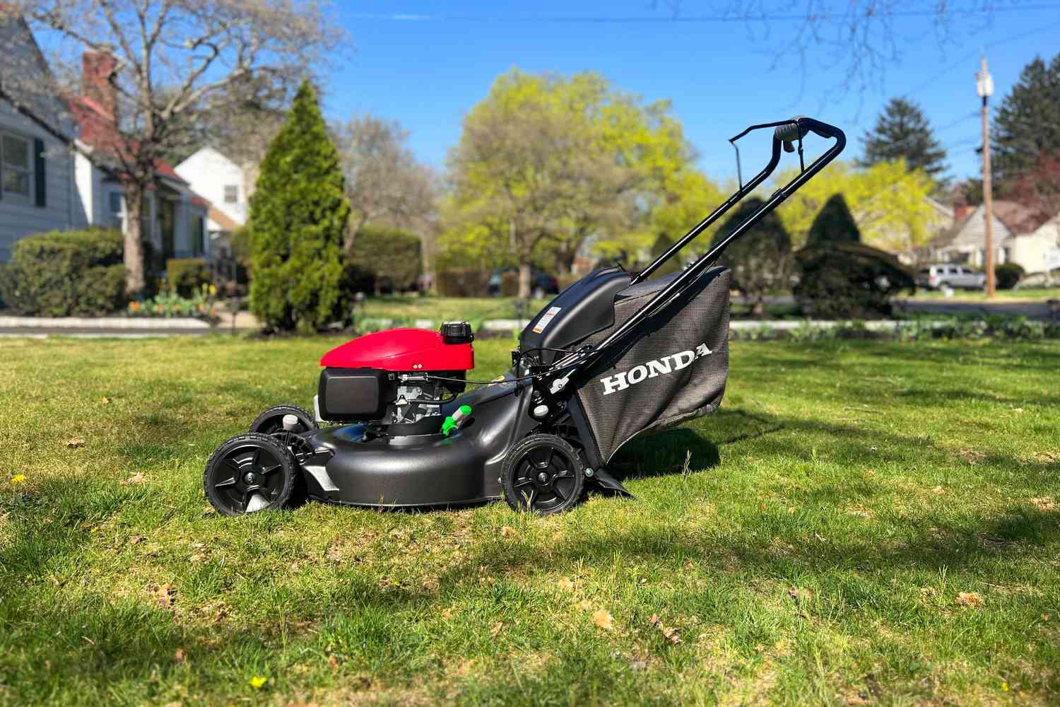 What is a self propelled lawn mower缩略图