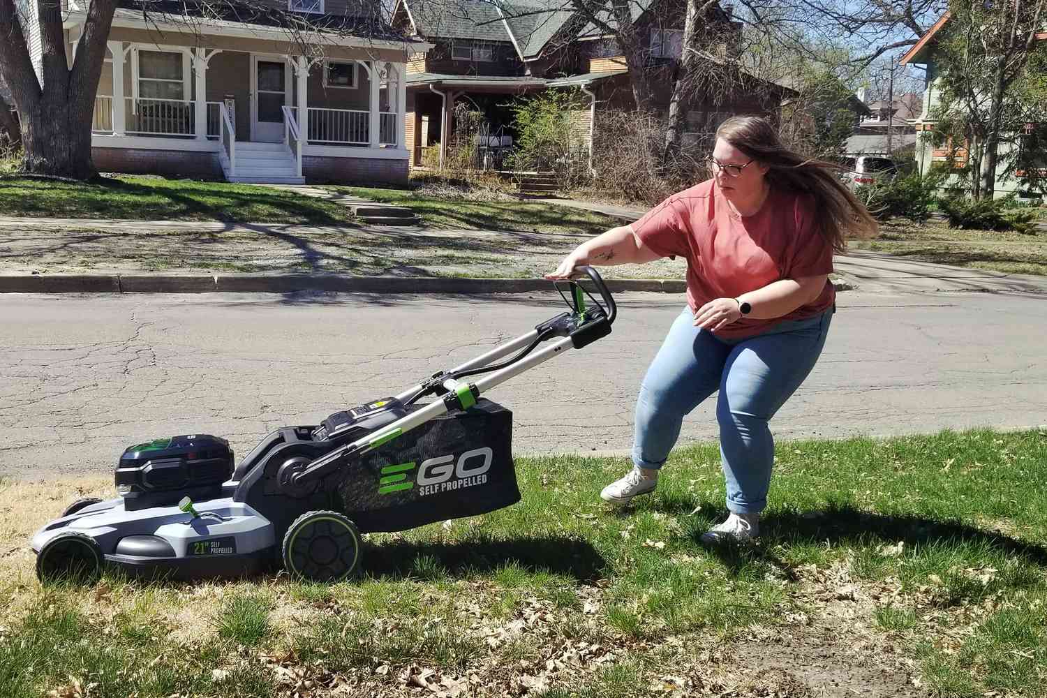 What is a self propelled lawn mower插图3